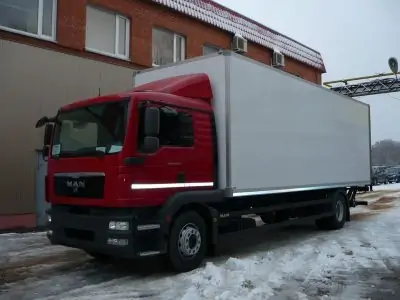 Фургон MAN TGM 18.240 красный (изотерма с гидробортом)