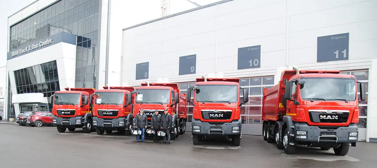Отгрузка пяти самосвалов MAN TGS 41.400 8x4 BB-WW