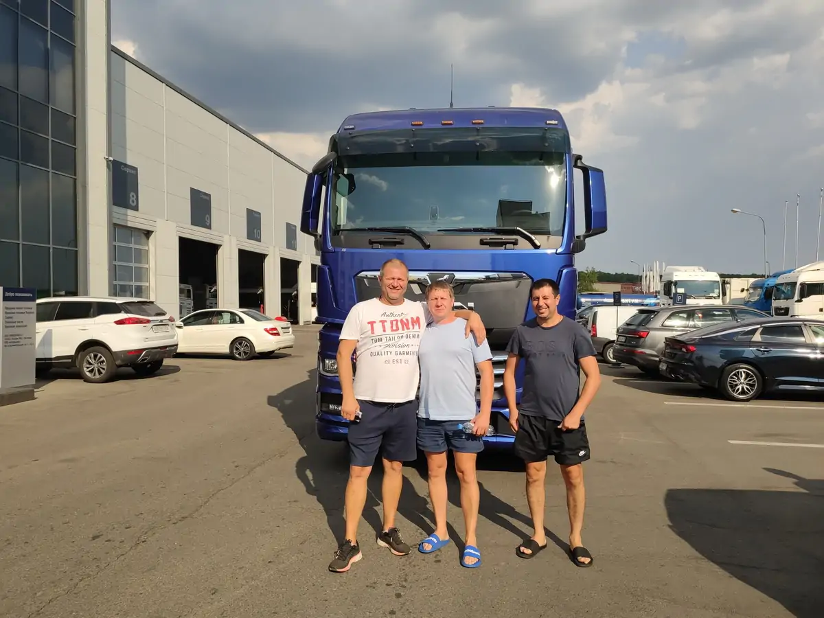Отгрузка тягача MAN TGX 18.480 со шторно-бортовым полуприцепом KOGEL