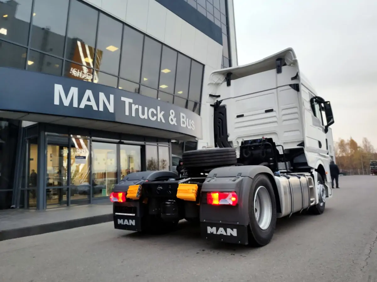 Отгрузка 2 седельных тягачей MAN TGX 18.440 и полуприцепа-рефрижератора Krone